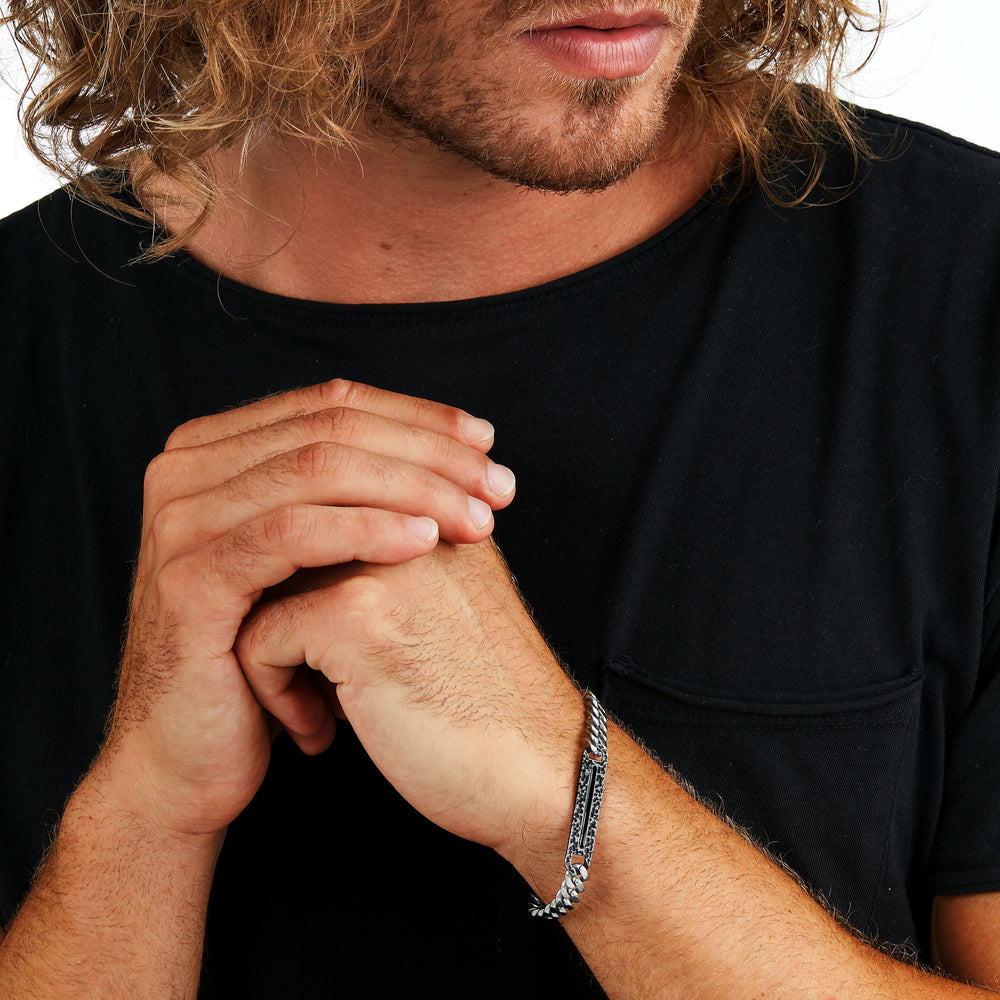 
                  
                    BRACCIALE UOMO SECTOR ENERGY SAFT83
                  
                