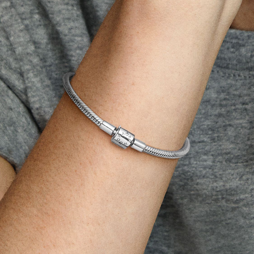 
                  
                    Bracciale Pandora Moments con Chiusura a Barile Piccolo 598816C00
                  
                