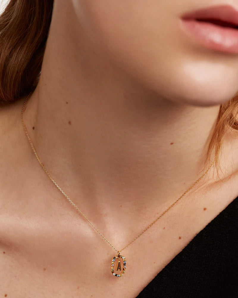 
                  
                    Collana con lettera A
                  
                