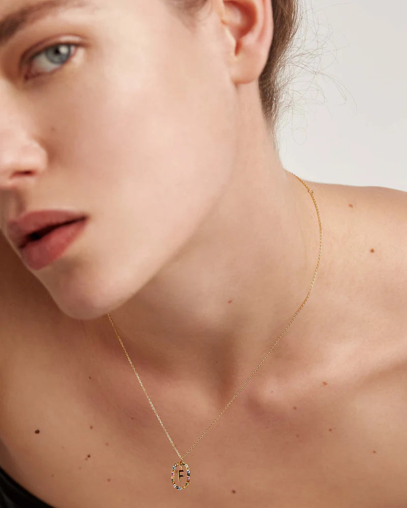 
                  
                    Collana con lettera F
                  
                