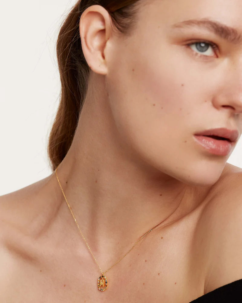 
                  
                    Collana con lettera M
                  
                