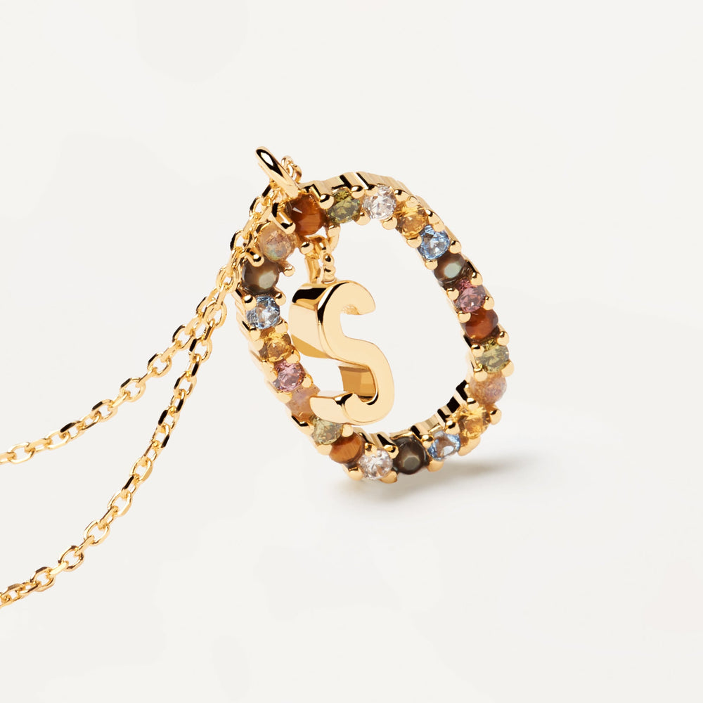 
                  
                    Collana con lettera S
                  
                