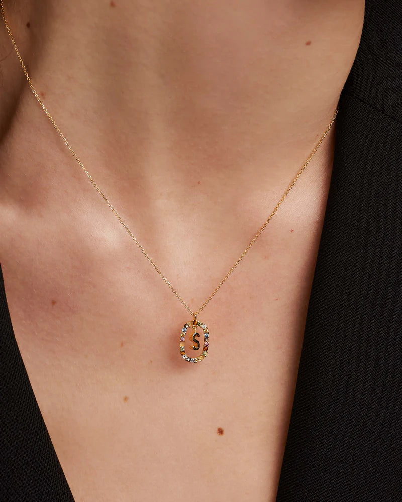 
                  
                    Collana con lettera S
                  
                