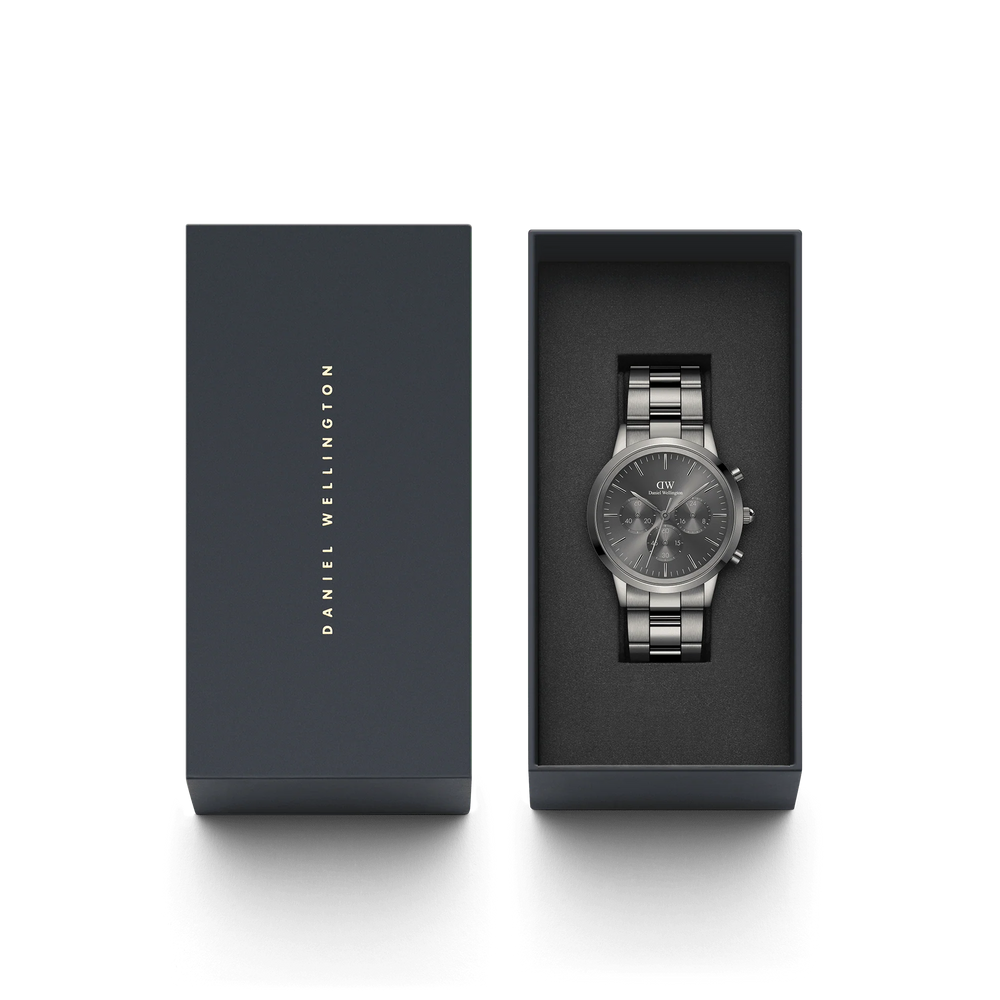 
                  
                    Orologio uomo Daniel Wellington Iconic Chronograph Link Graphite GM DW00100643
                  
                