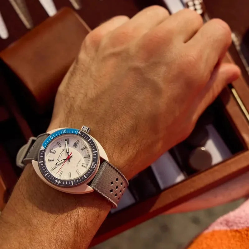 
                  
                    Orologio Bulova Snorkel 98B449
                  
                