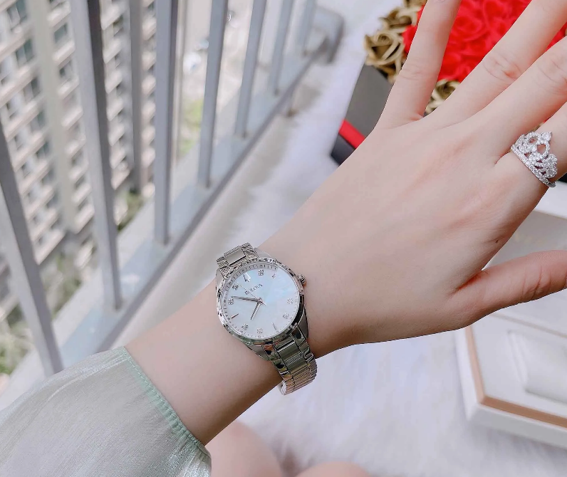 
                  
                    Orologio da donna Bulova Sutton Lady 96P199
                  
                