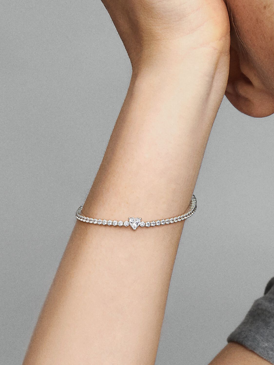 Pandora Bracciale Tennis con Cuore in rilievo 590041C01