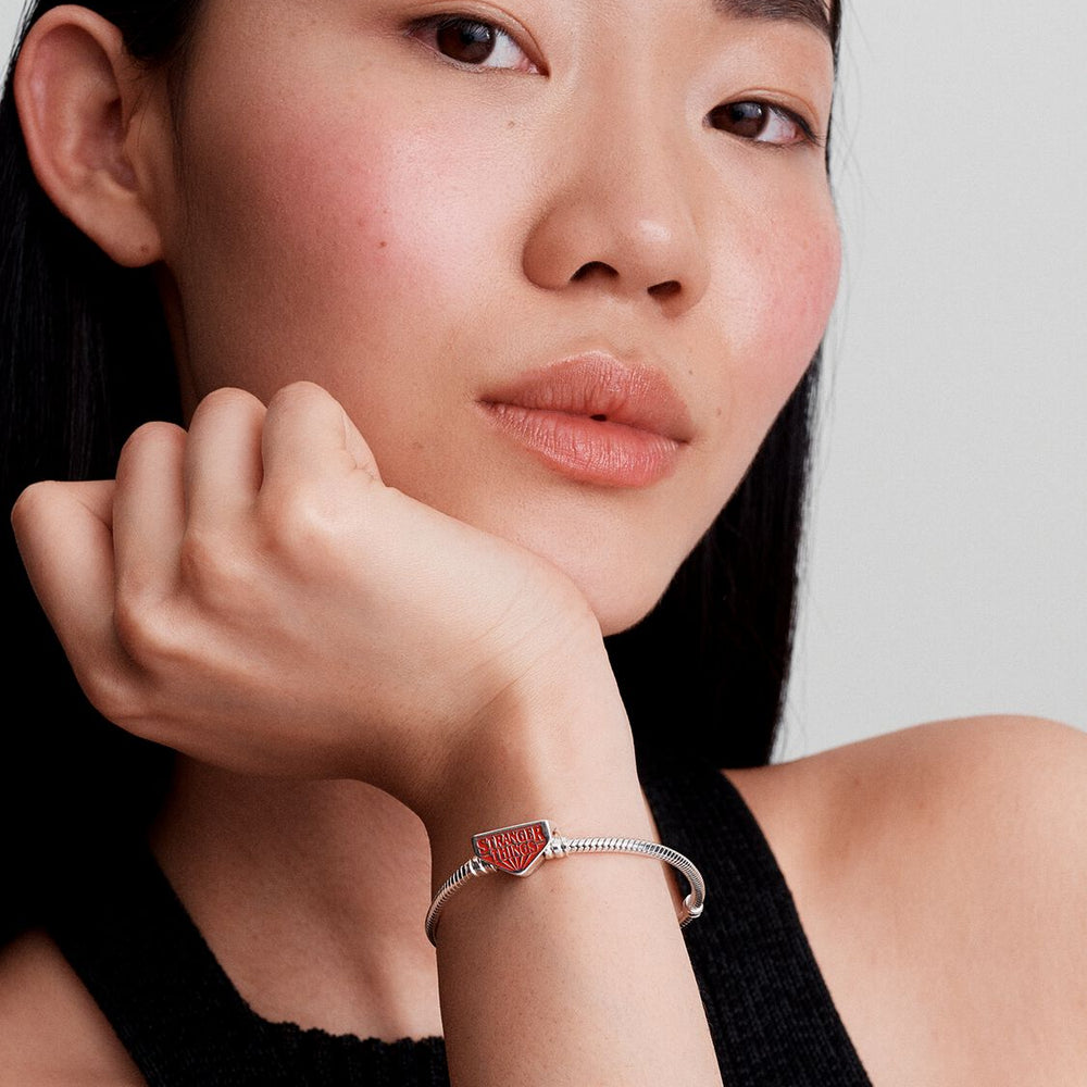 
                  
                    Stranger Things, Bracciale con Logo Pandora 593572C01
                  
                