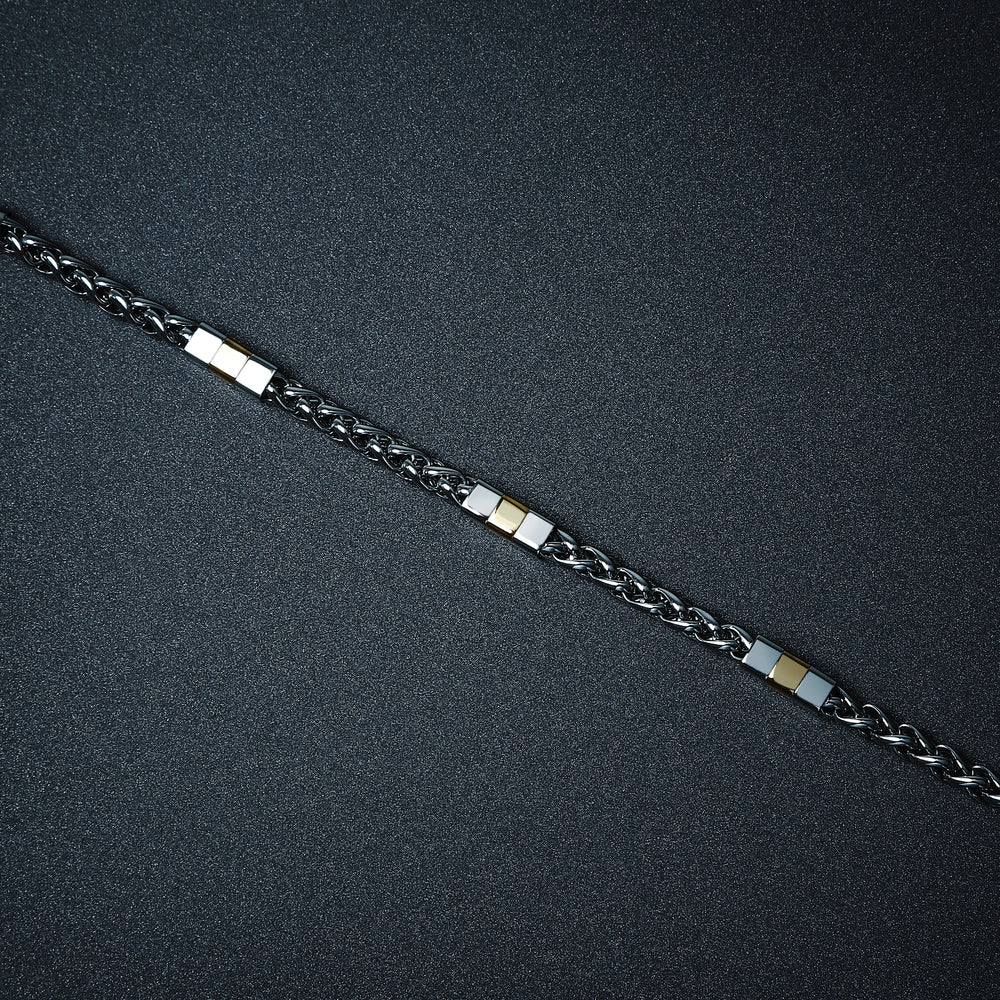 
                  
                    BRACCIALE UOMO SECTOR ENERGY SAFT95
                  
                